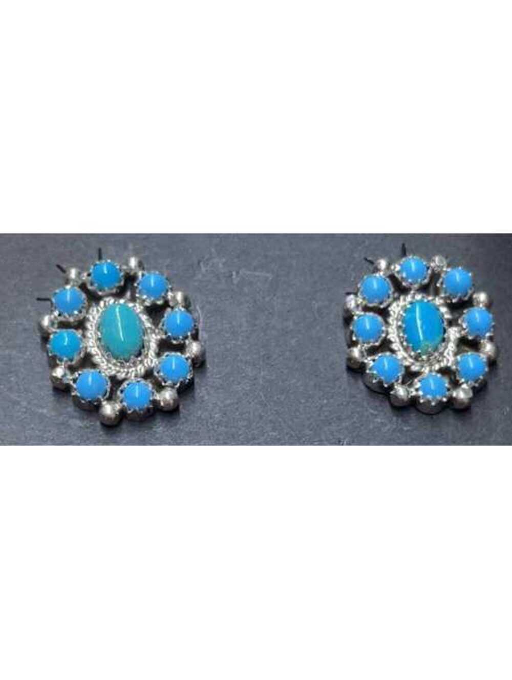 Navajo sterling silver turquoise traditional cluster post earrings oval